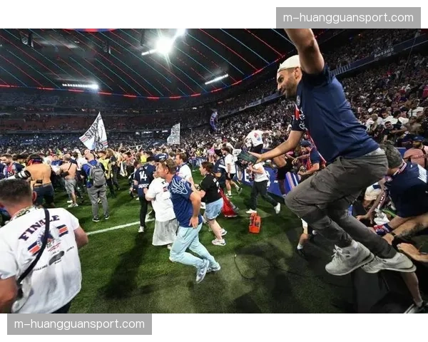 欧足联讨论扩大欧冠客场球迷座位配额提案，以改善客场观赛体验