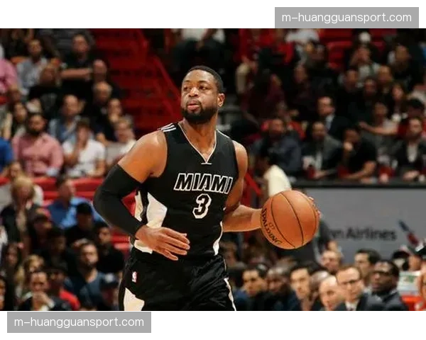 特写:跨越国界的友谊,赛后交换球衣的对手并肩接受采访 特写:跨越国界的友谊,赛后交换球衣的对手并肩接受采访